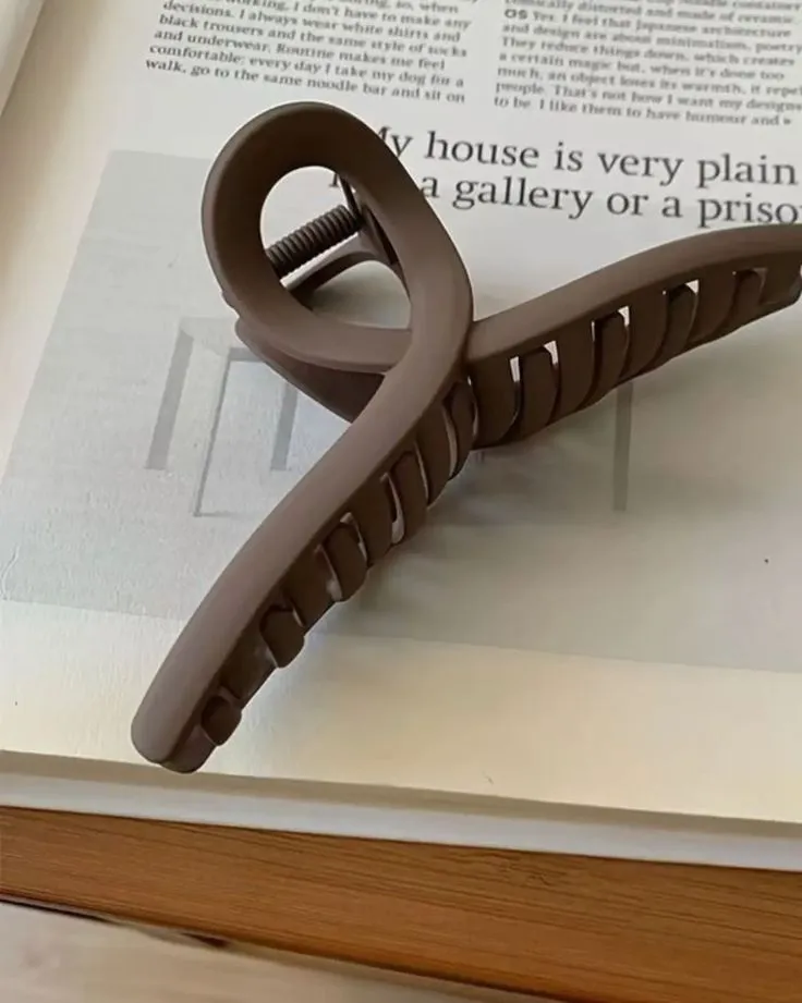 Trendy Matte Hair Claw Clip