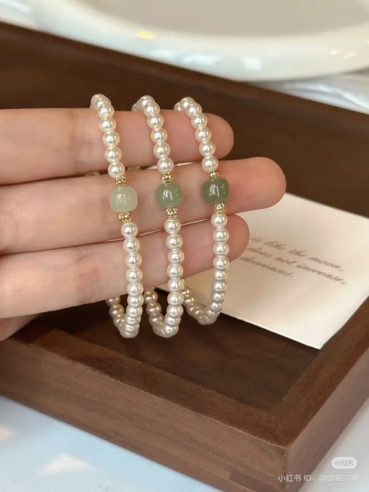 Pearl Bracelet with Green Stone
